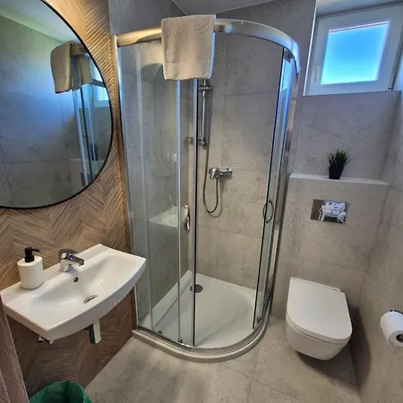 Maison d'hôtes Wojciech-pokoje Premium-sniadania Bufet-2 Sale Zabaw-mozliwosc Wyzywienia