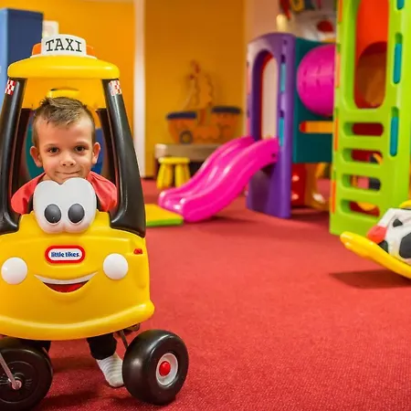 Wojciech-pokoje Premium-sniadania Bufet-2 Sale Zabaw-mozliwosc Wyzywienia